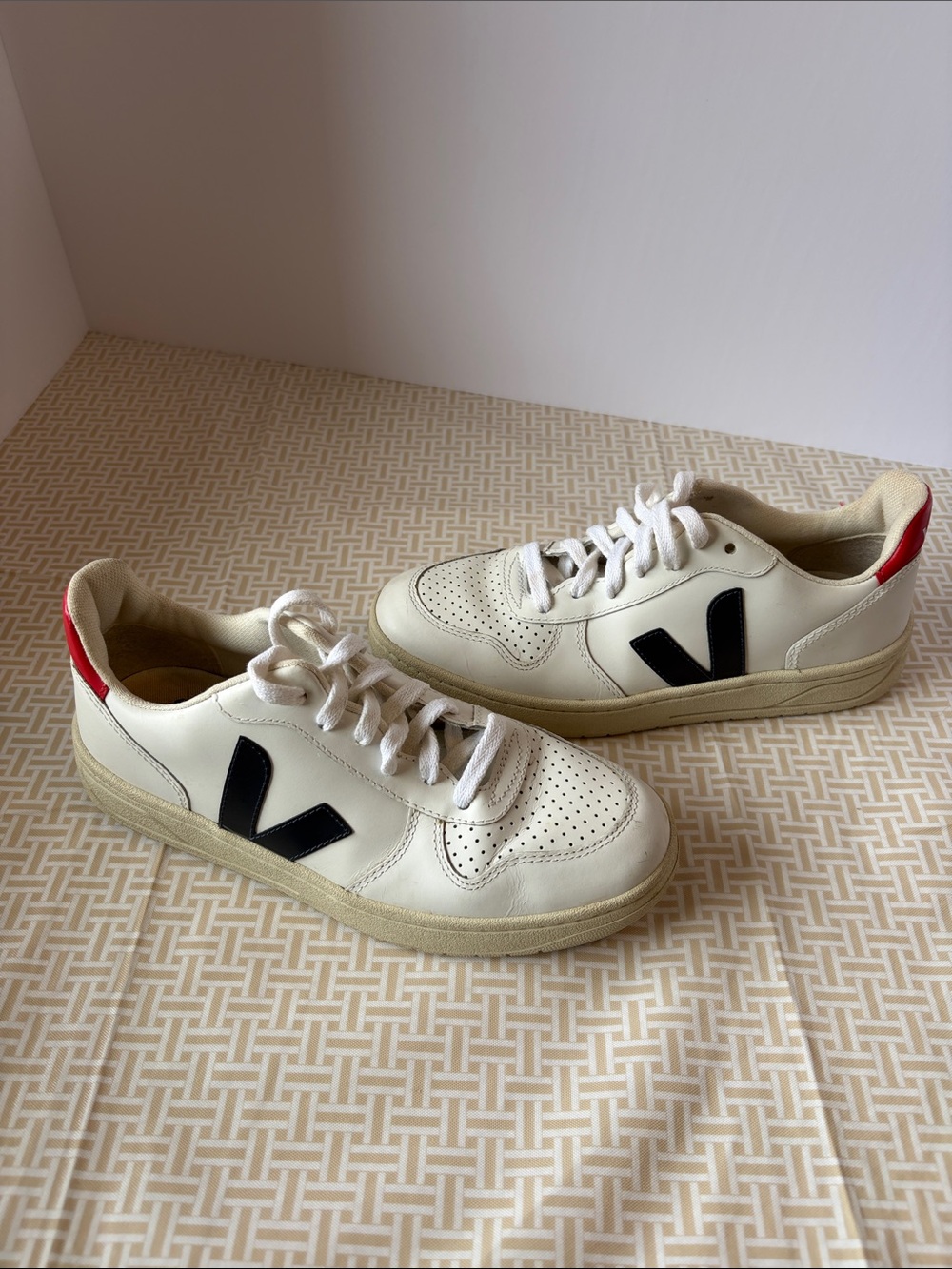 Veja V-10 Women's Sneakers Red And Navy US 5 EU 36